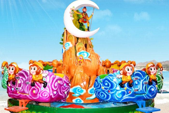 Affenkönig spielt Wasserfahrt monkey king playing water ride